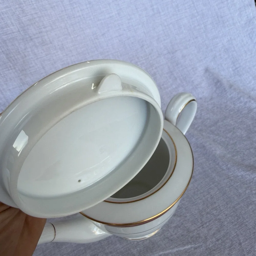 MINT! Noritake Goldhill 6613 Teapot with Lid Vintage Fine Porcelain Maroon Gold
